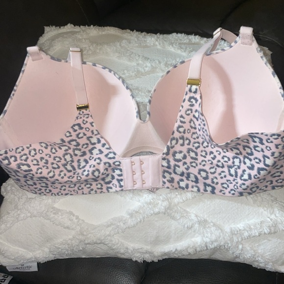 Like New! 38D VS Incredible Push Up - Picture 2 of 6